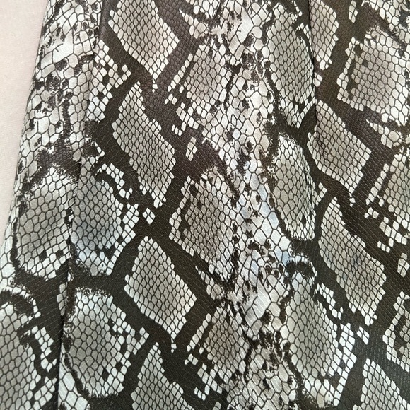 Divided By H&M Woman’s 0 Faux Snake Print Mini Skirt - Picture 8 of 8